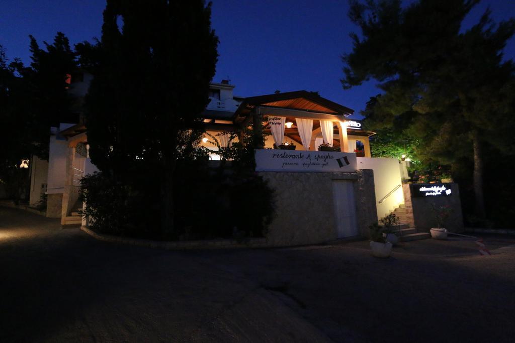 Novalja Inn 2 Zewnętrze zdjęcie